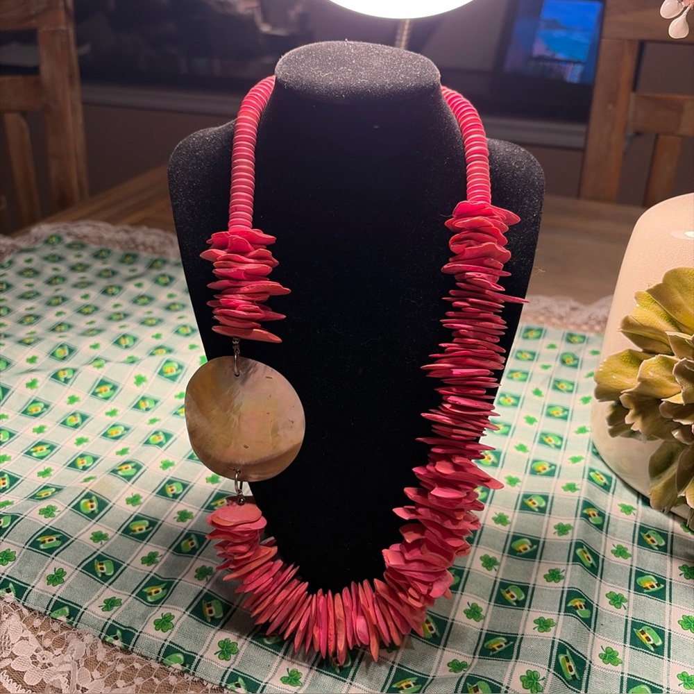 Vintage Elegant vibrant Pink Shell Necklace with wooden discs